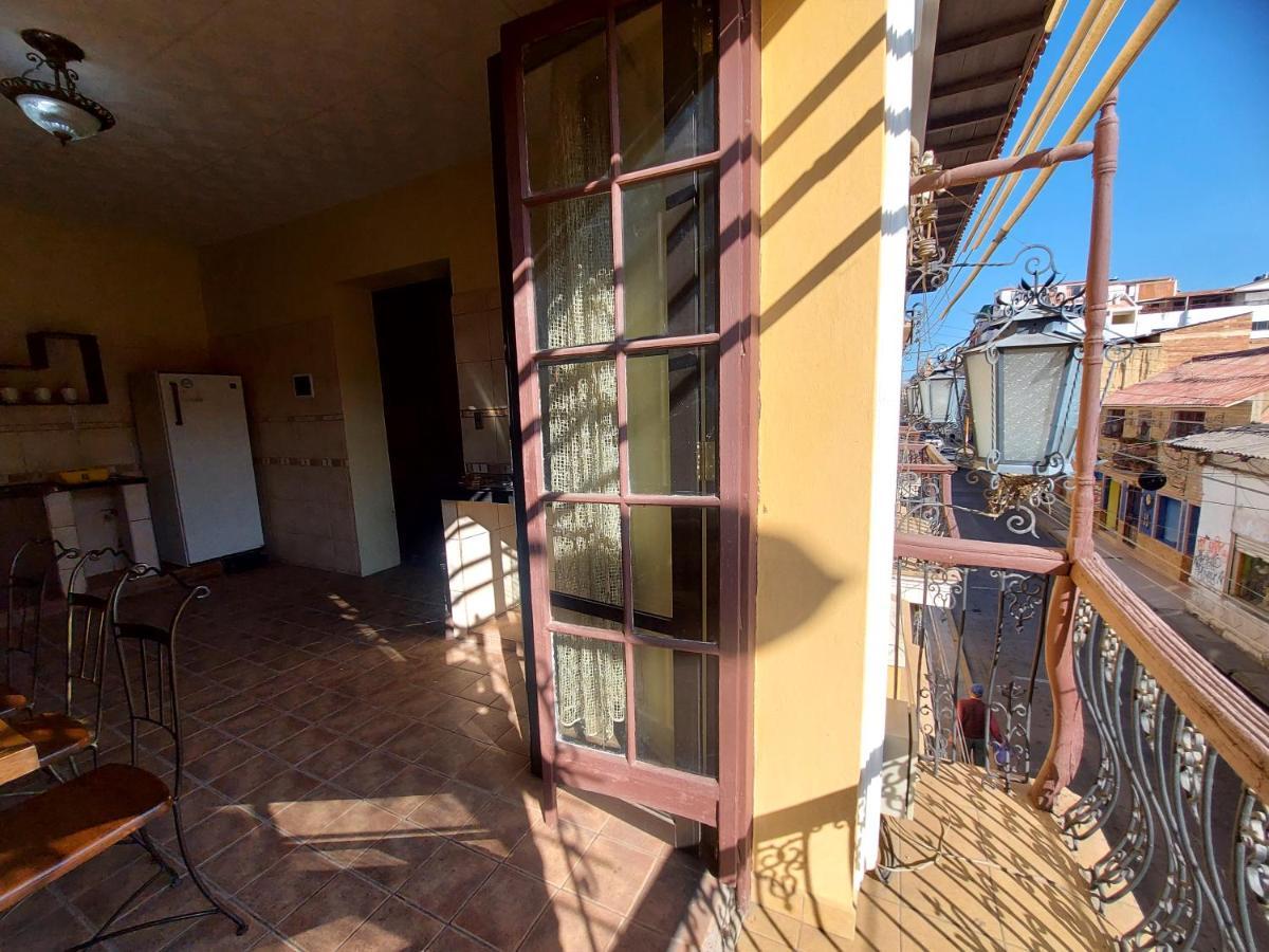 Naupa House Hostel Кочабамба Екстериор снимка